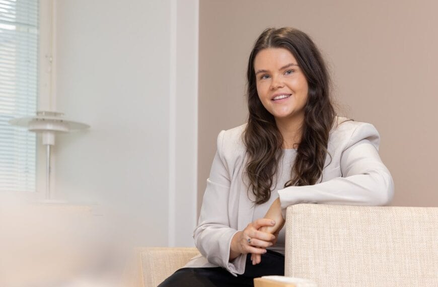 Anna-Lotta Castrén aloitti maaliskuun alussa Ekonomien työsuhdejuristina
